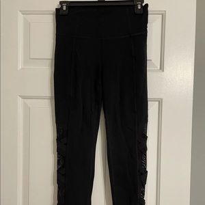 Women’s Athleta Capri Leggings Size Small Black